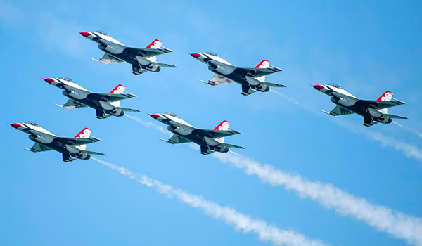 <strong>USAF Thunderbirds</strong>